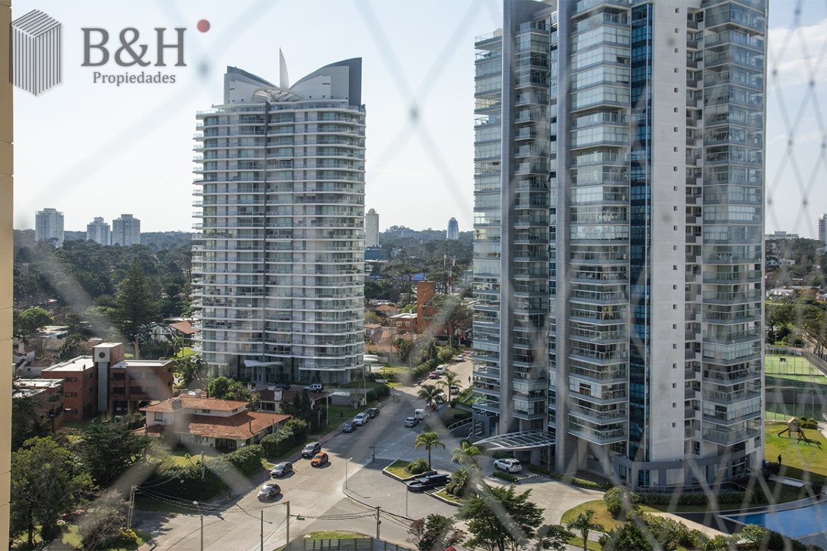 Apartamento ID.6079 - Departamento de 3 dormitorios en venta frente a Playa Mansa, Coral Tower