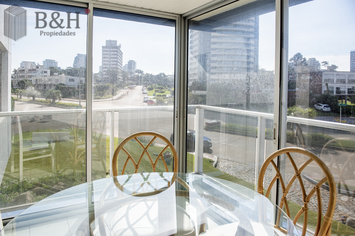 Apartamento ID.4765 - Vende departamento de 3 dormitorios en Ocean Tower, Punta del Este 