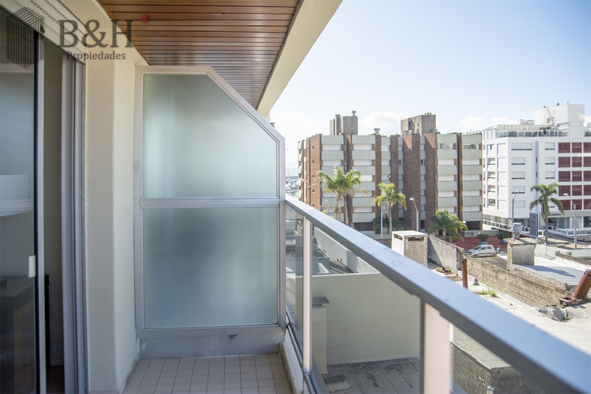 Apartamento ID.3147 - PORTO MARE , PUERTO , Penthouse duplex de 3 dormitorios en venta. Departamento con parrillero. 