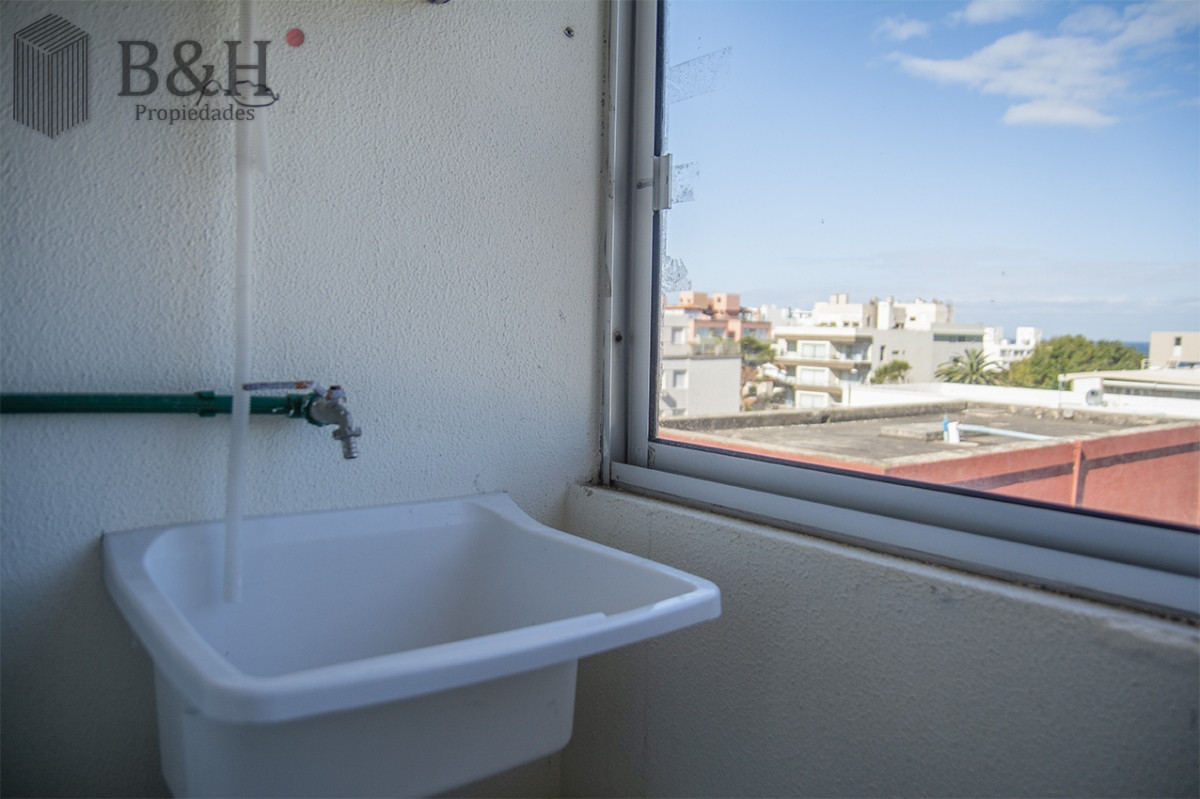 Apartamento ID.3147 - PORTO MARE , PUERTO , Penthouse duplex de 3 dormitorios en venta. Departamento con parrillero. 