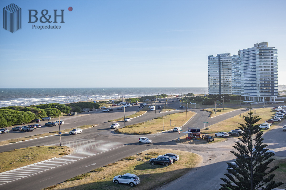 Apartamento ID.4280 - Apartamento Penthouse, frente al mar, playa brava, 3 dormitorios con hermosa vista