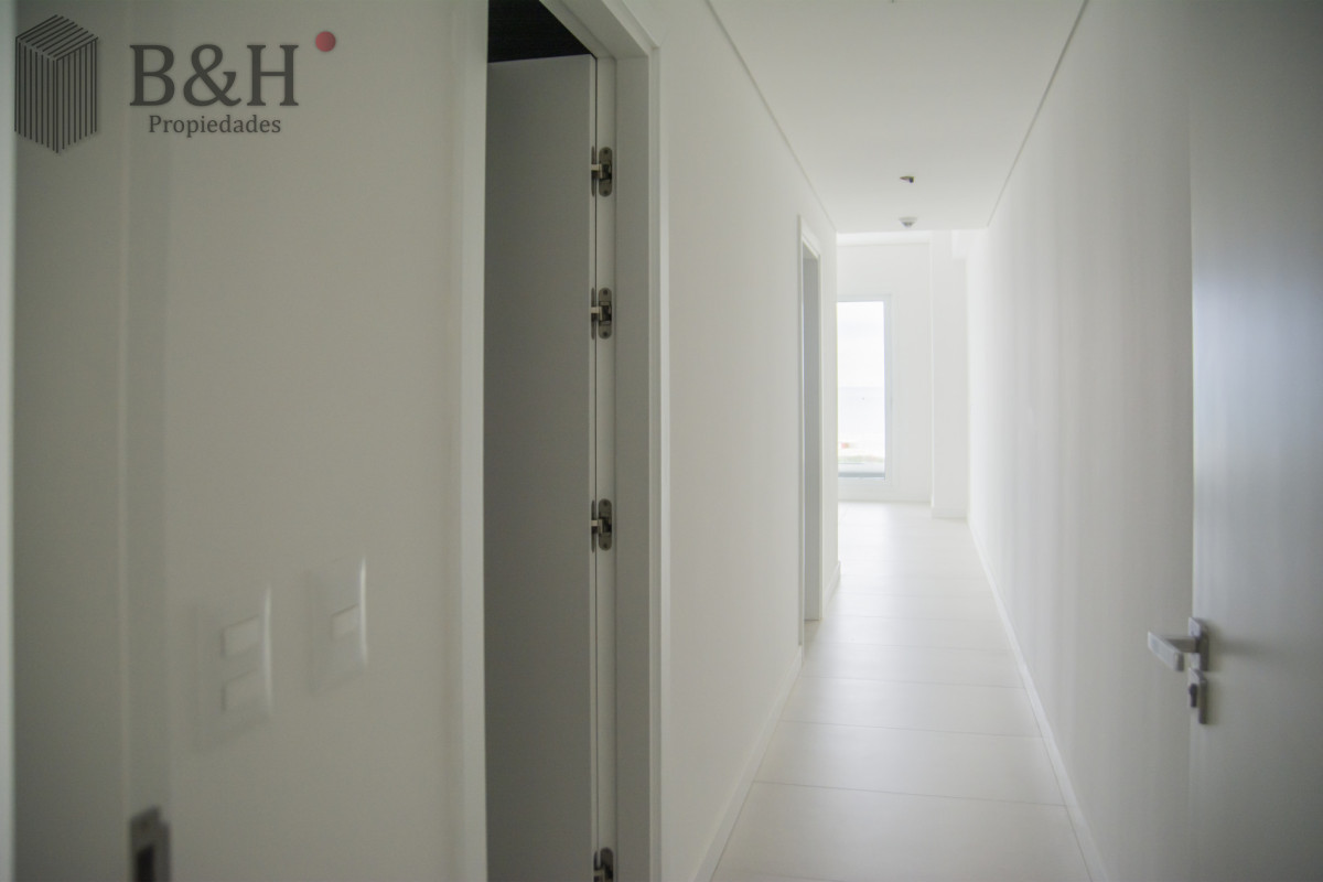 Apartamento ID.6350 - Vistas panoramicas de Playa Brava, Departamento de 3 dormitorios en venta. Torre Le Parc
