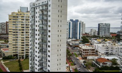 Apartamento en Venta de 3 dormitorios en parada 2 de playa brava, cerca de servicios en Punta del Este