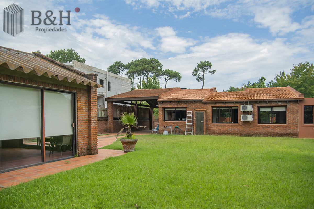 Casa ID.6694 - En venta casa de 3 Dormitorios en Jardines de Córdoba con Barbacoa 