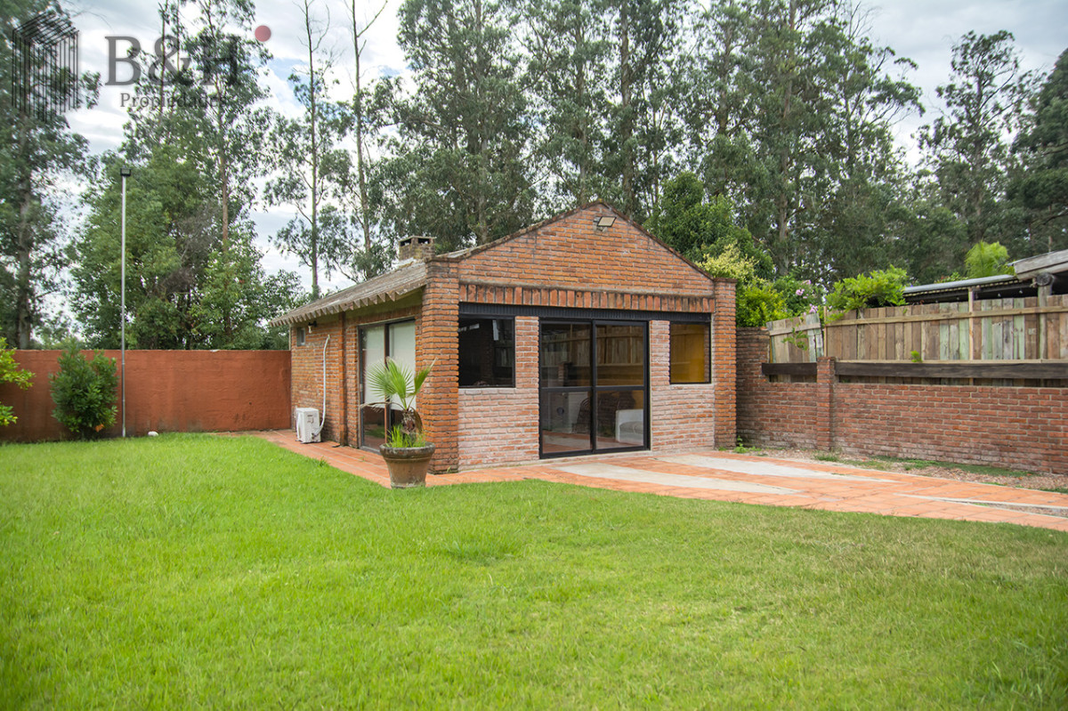 Casa ID.6694 - En venta casa de 3 Dormitorios en Jardines de Córdoba con Barbacoa 