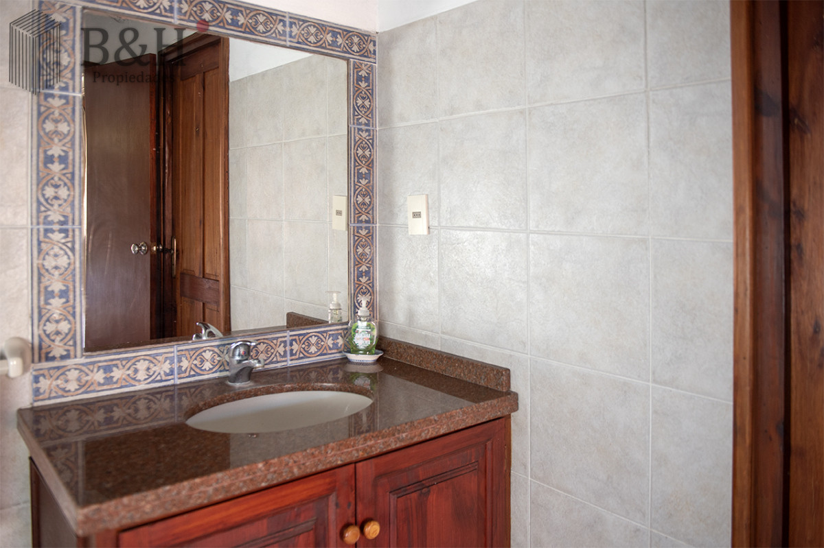 Casa ID.8024 - Muy linda casa en venta, zona inmejorable, 3 dormitorios y servicio