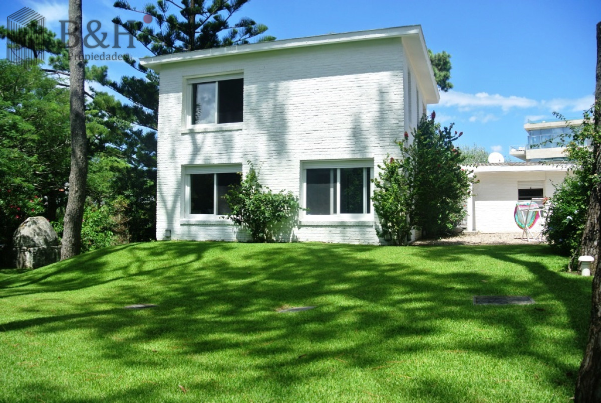 Casa ID.542 - Casa en venta de 5 dormitorios a metros del mar 