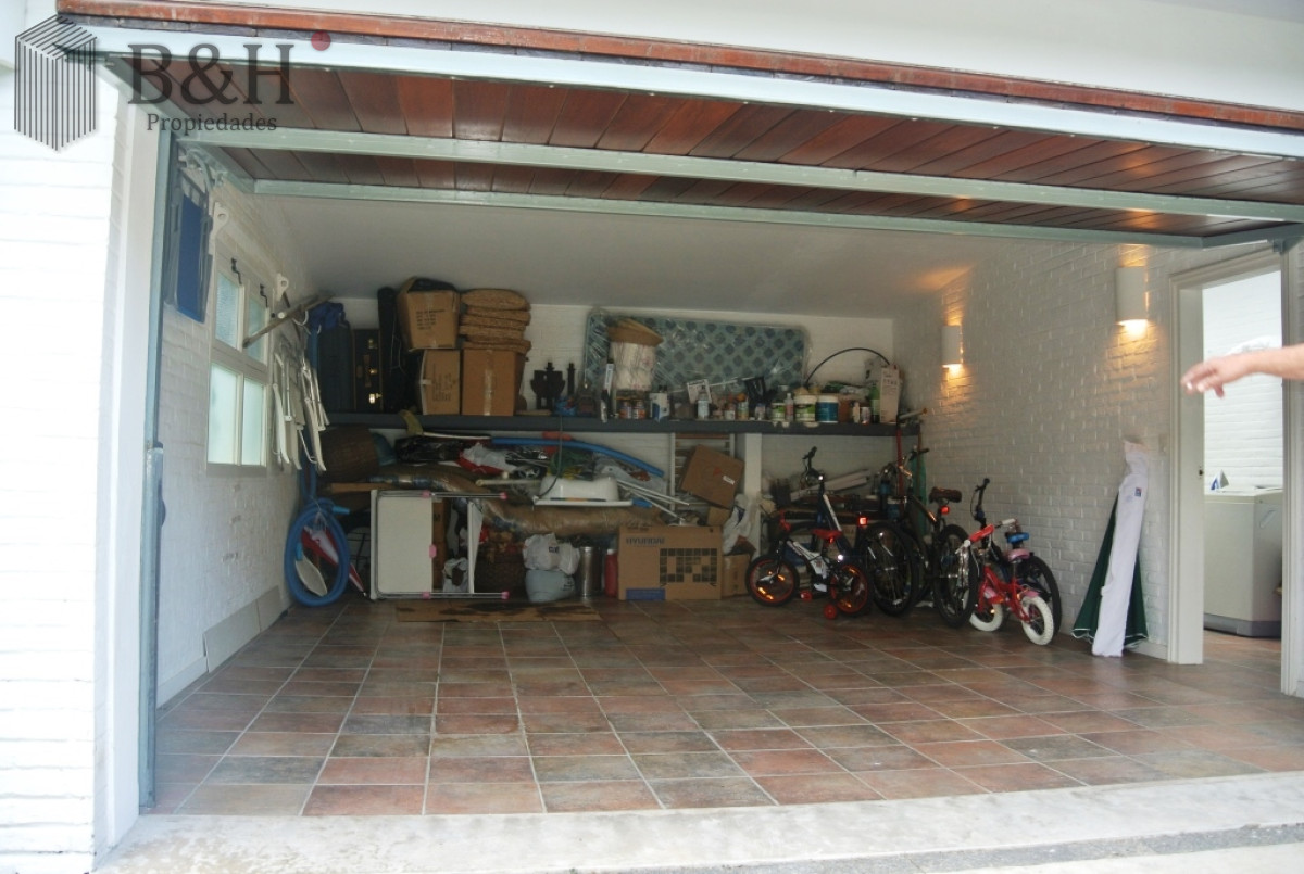 Casa ID.542 - Casa en venta de 5 dormitorios a metros del mar 