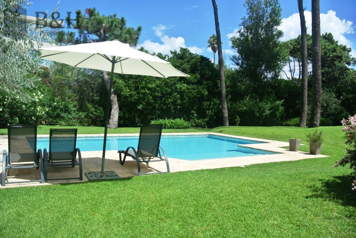 Casa ID.542 - Casa en venta de 5 dormitorios a metros del mar 