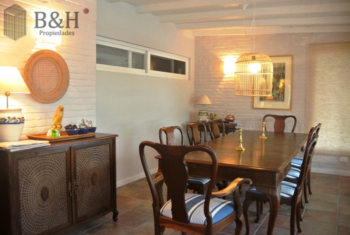 Casa ID.542 - Casa en venta de 5 dormitorios a metros del mar 