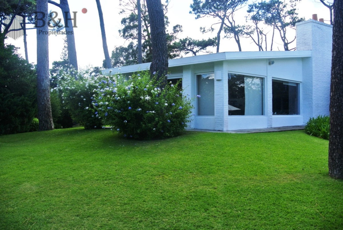 Casa ID.542 - Casa en venta de 5 dormitorios a metros del mar 