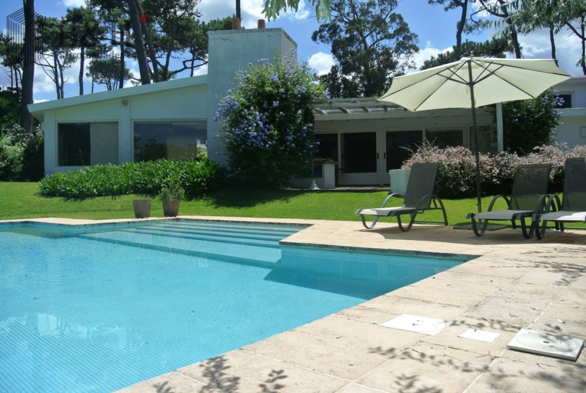 Casa ID.542 - Casa en venta de 5 dormitorios a metros del mar 