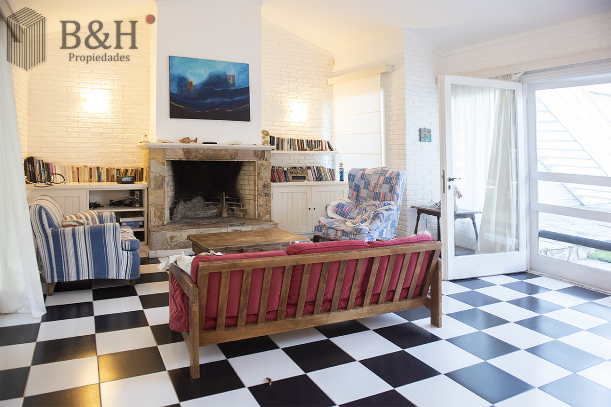 Casa ID.4215 - Vende casa en Brava, Punta del Este, de 5 dormitorios.