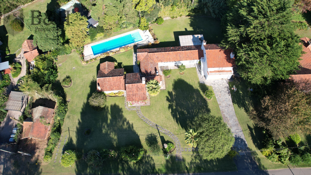 Casa ID.4215 - Vende casa en Brava, Punta del Este, de 5 dormitorios.