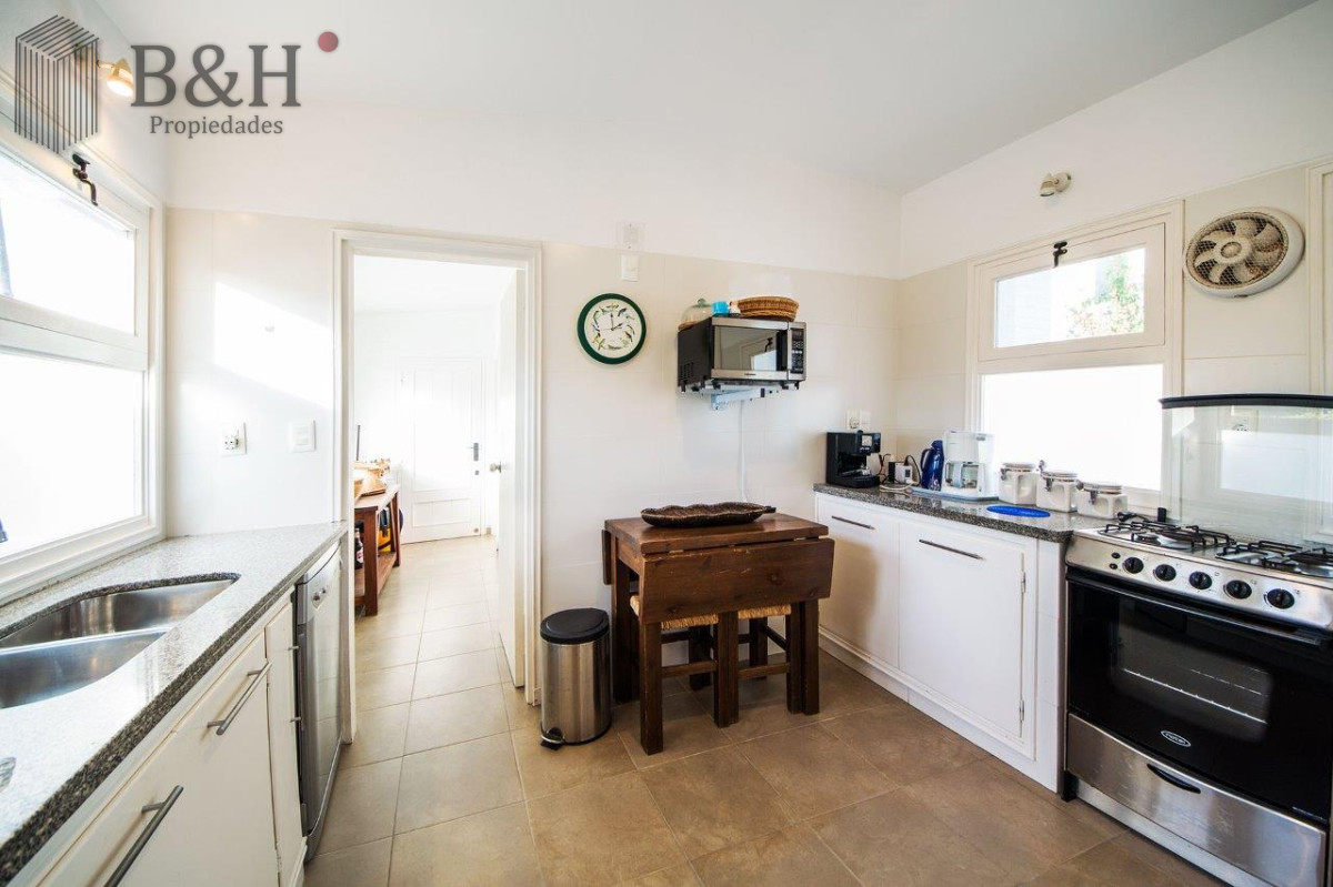 Casa ID.542 - Casa en venta de 5 dormitorios a metros del mar 