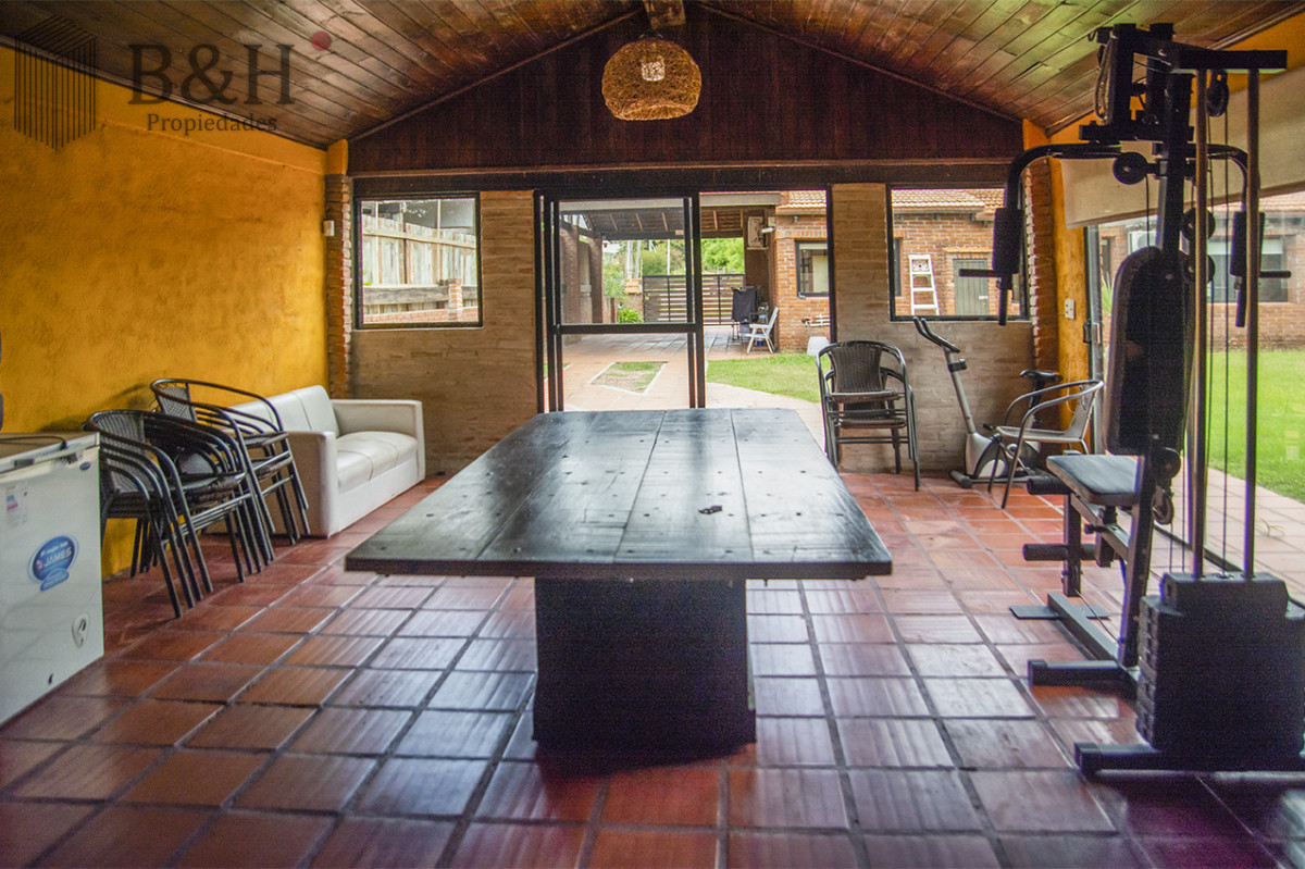 Casa ID.6694 - En venta casa de 3 Dormitorios en Jardines de Córdoba con Barbacoa 