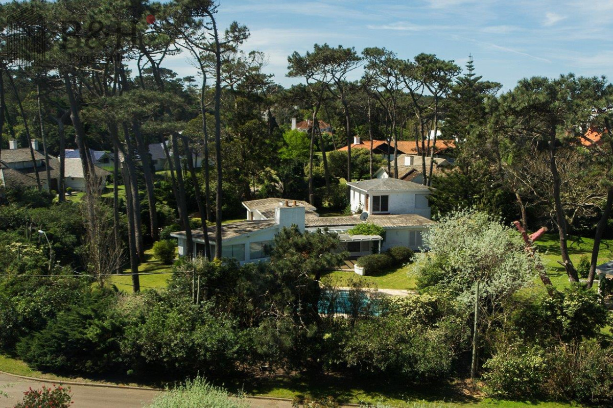 Casa ID.542 - Casa en venta de 5 dormitorios a metros del mar 