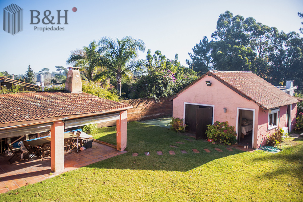 Casa ID.8024 - Muy linda casa en venta, zona inmejorable, 3 dormitorios y servicio
