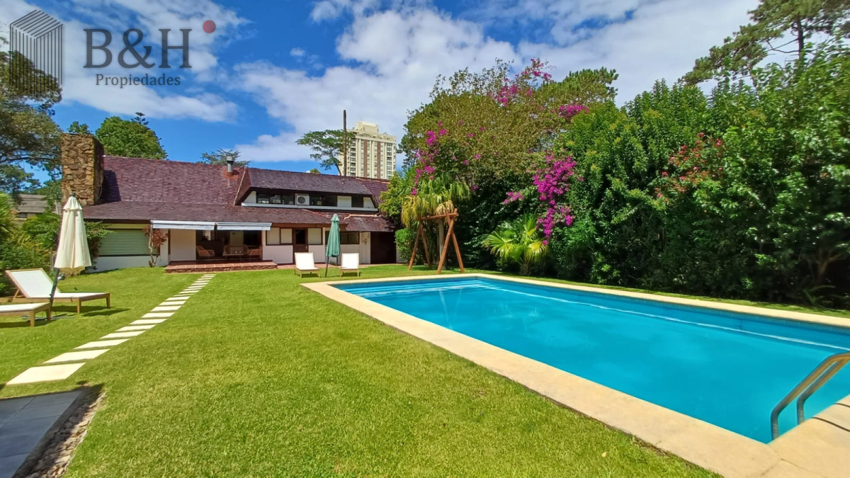 Casa ID.5451 - Vende gran casa para vivir todo el año, de 3 dormitorios en Punta del Este 