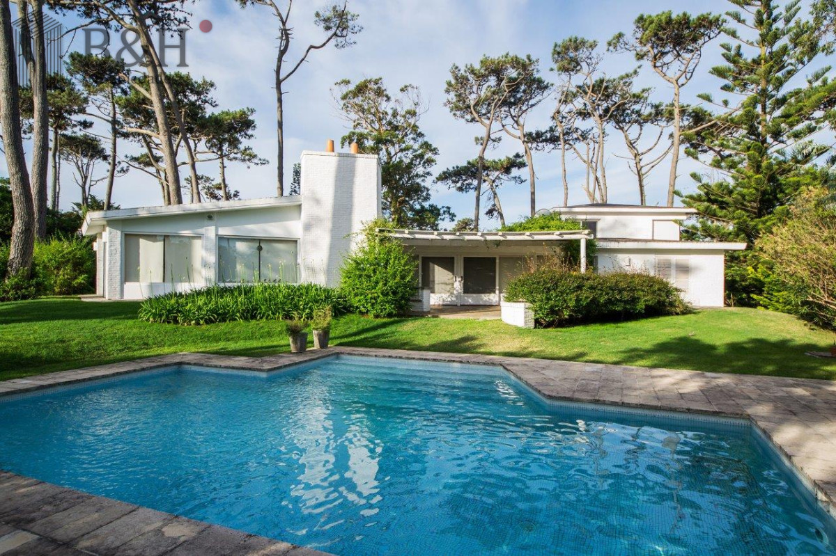 Casa ID.542 - Casa en venta de 5 dormitorios a metros del mar 
