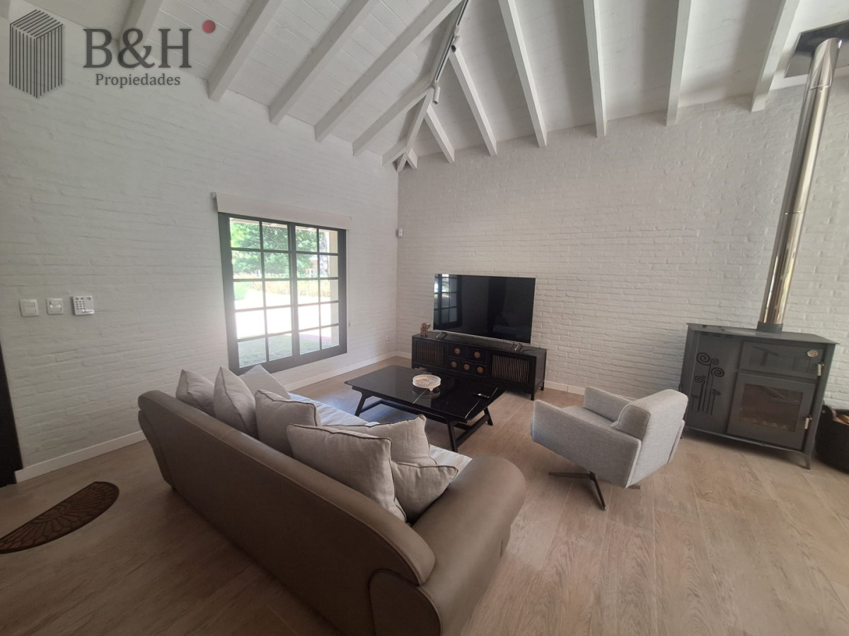 Casa ID.6000 - Vende casa de 3 dormitorios con fondo al Club de Golf, Punta Ballena