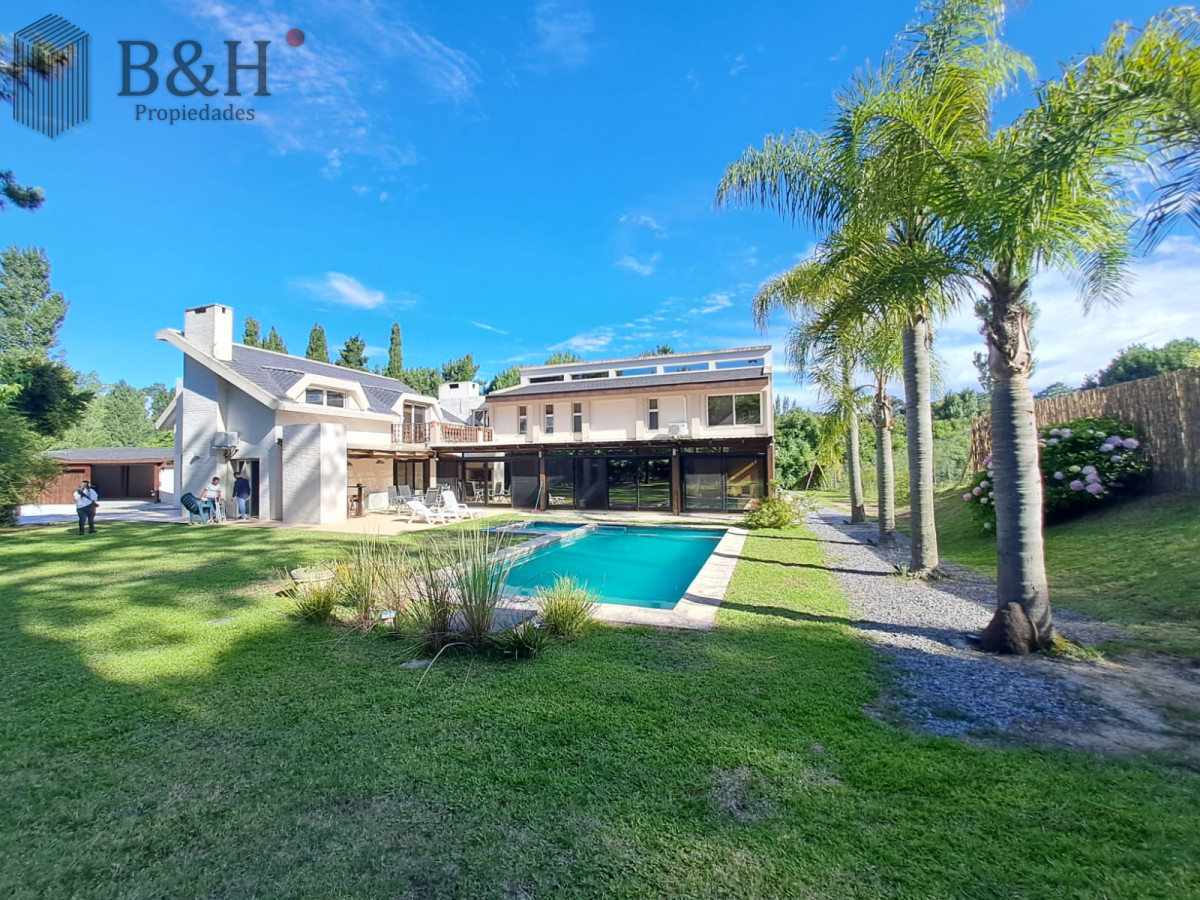 Casa ID.4229 - Espaciosa Casa en Barrio Privado de 6 dorm y piscina en Punta del Este