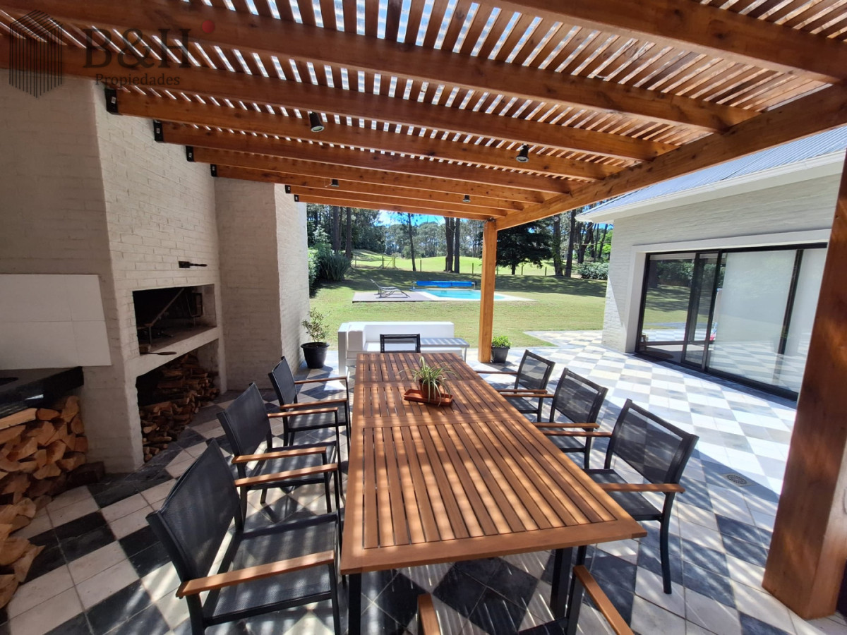 Casa ID.6000 - Vende casa de 3 dormitorios con fondo al Club de Golf, Punta Ballena