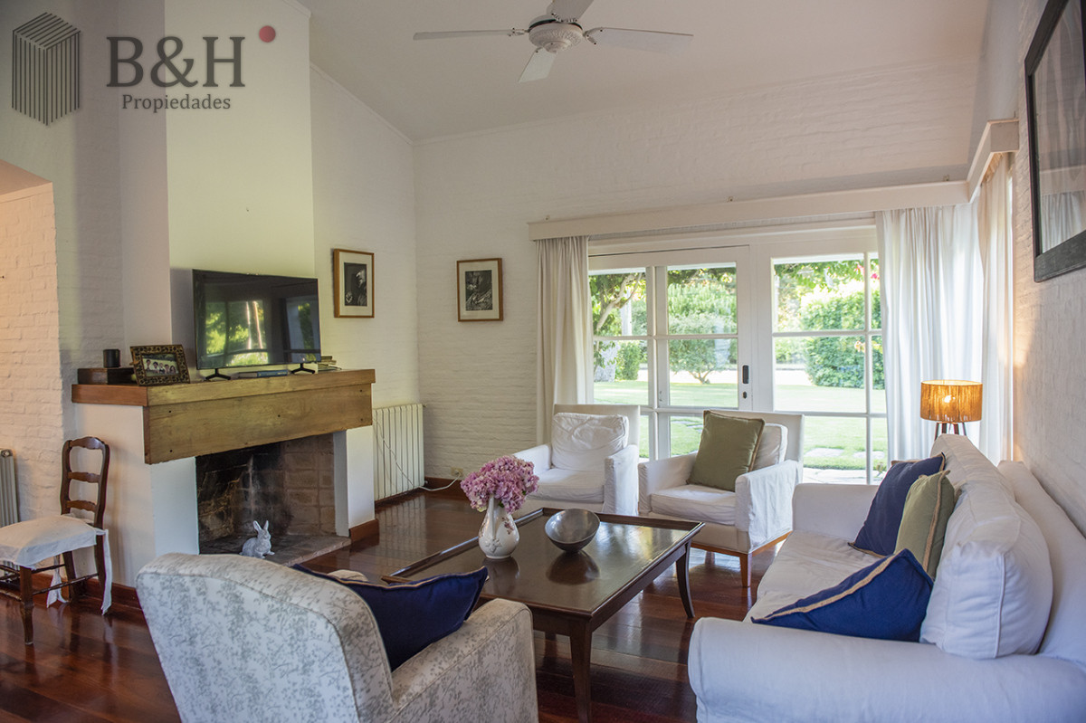 Casa ID.4215 - Vende casa en Brava, Punta del Este, de 5 dormitorios.