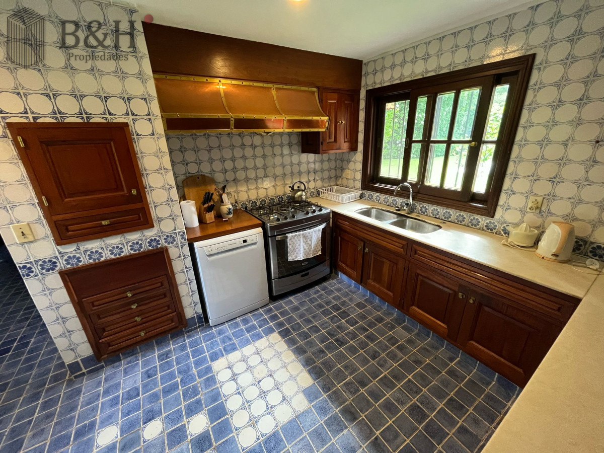 Casa ID.4218 - Hermosa mansión en Golf de 6 dormitorios , Punta del Este