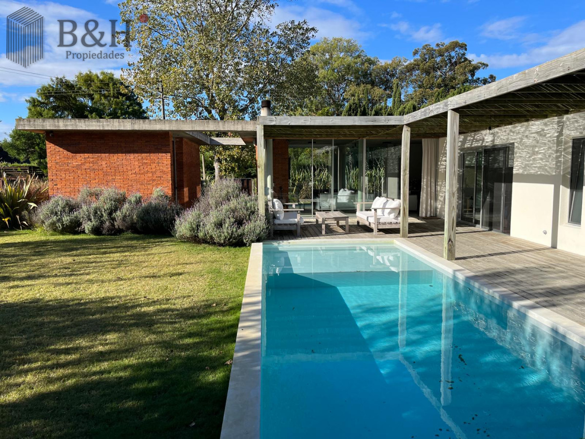 Casa ID.5452 - Casa en venta de 3 dormitorios en Punta del Este.