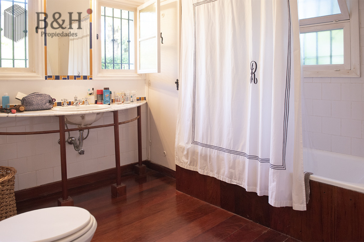 Casa ID.4215 - Vende casa en Brava, Punta del Este, de 5 dormitorios.