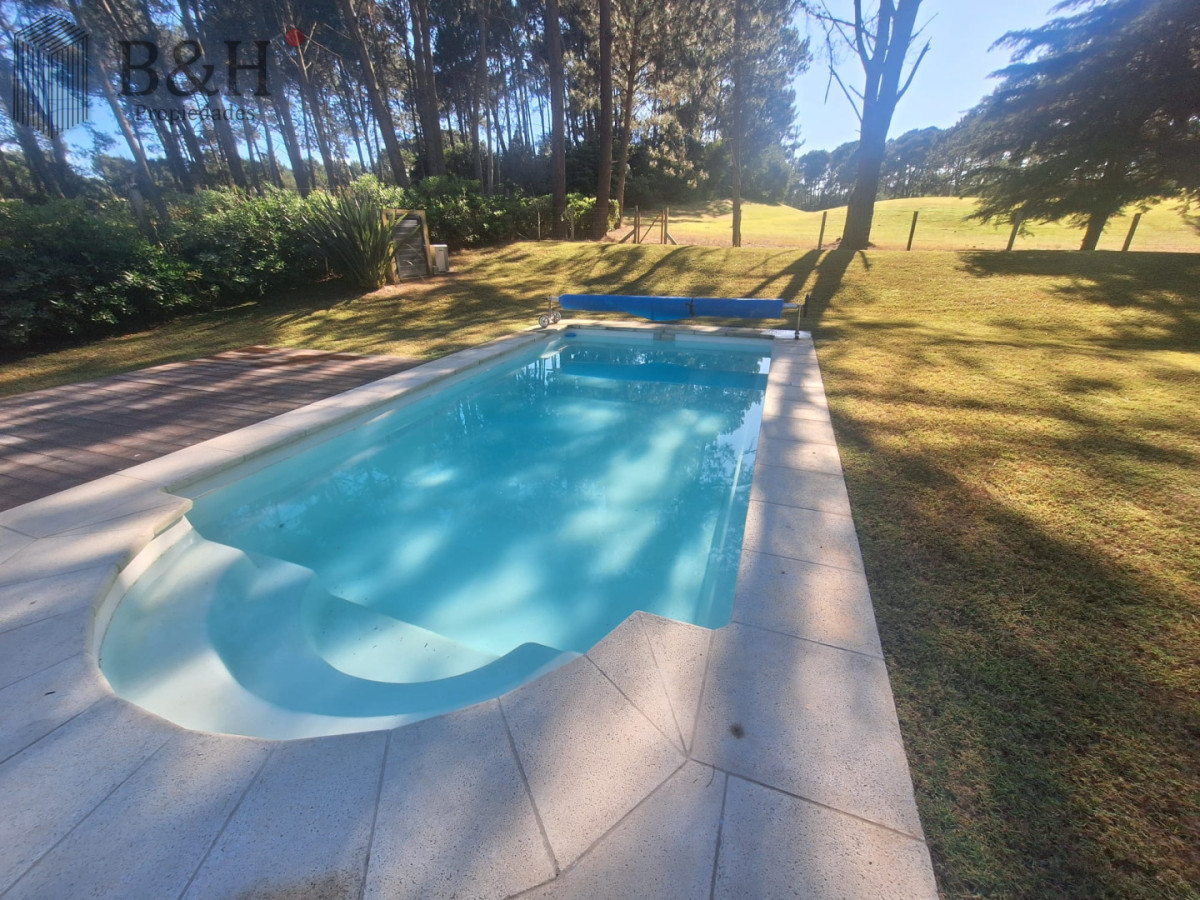 Casa ID.6000 - Vende casa de 3 dormitorios con fondo al Club de Golf, Punta Ballena