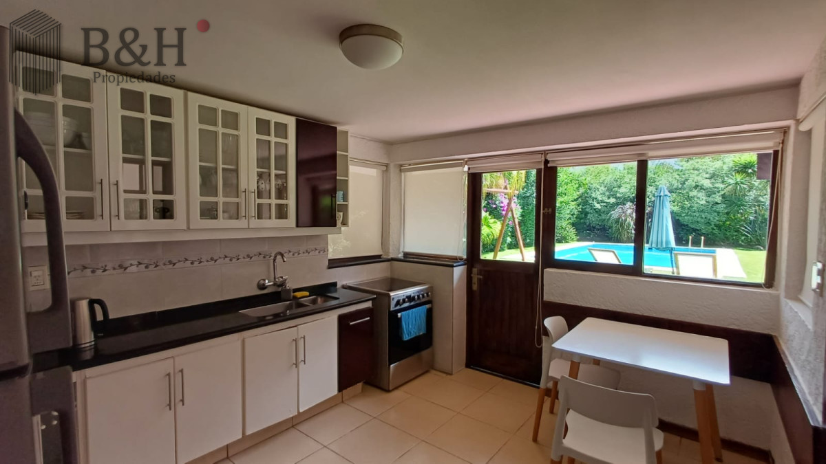 Casa ID.5451 - Vende gran casa para vivir todo el año, de 3 dormitorios en Punta del Este 