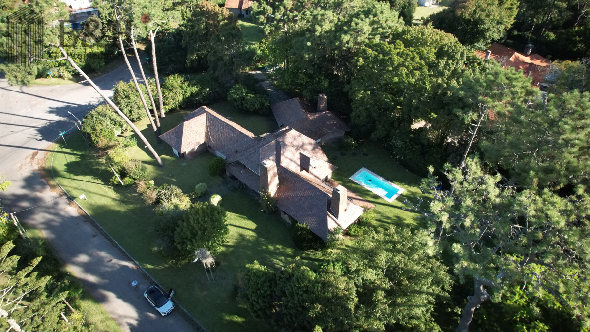 Casa ID.4218 - Hermosa mansión en Golf de 6 dormitorios , Punta del Este
