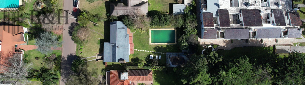 Casa ID.5451 - Vende gran casa para vivir todo el año, de 3 dormitorios en Punta del Este 