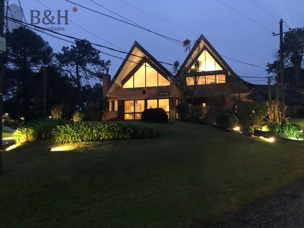 Casa ID.537 - Hermosa casa en venta en Punta del Este