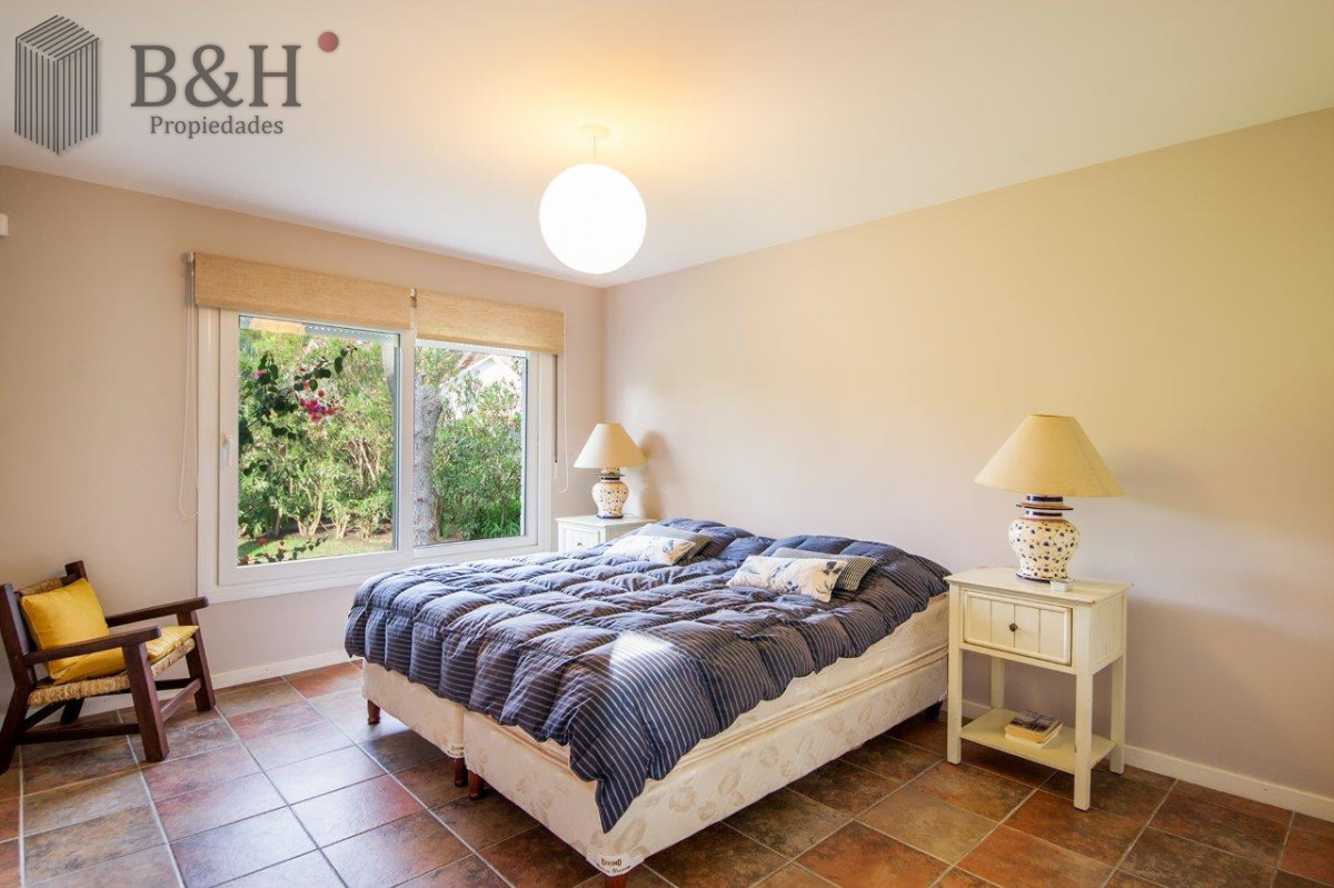 Casa ID.542 - Casa en venta de 5 dormitorios a metros del mar 