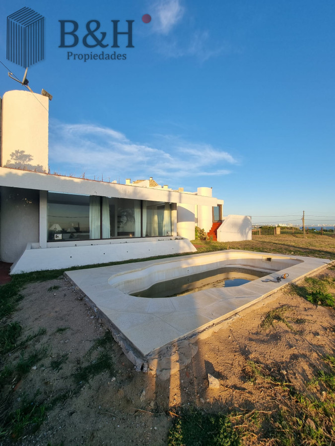 Casa ID.4217 - Espectacular casa con linda vista al mar