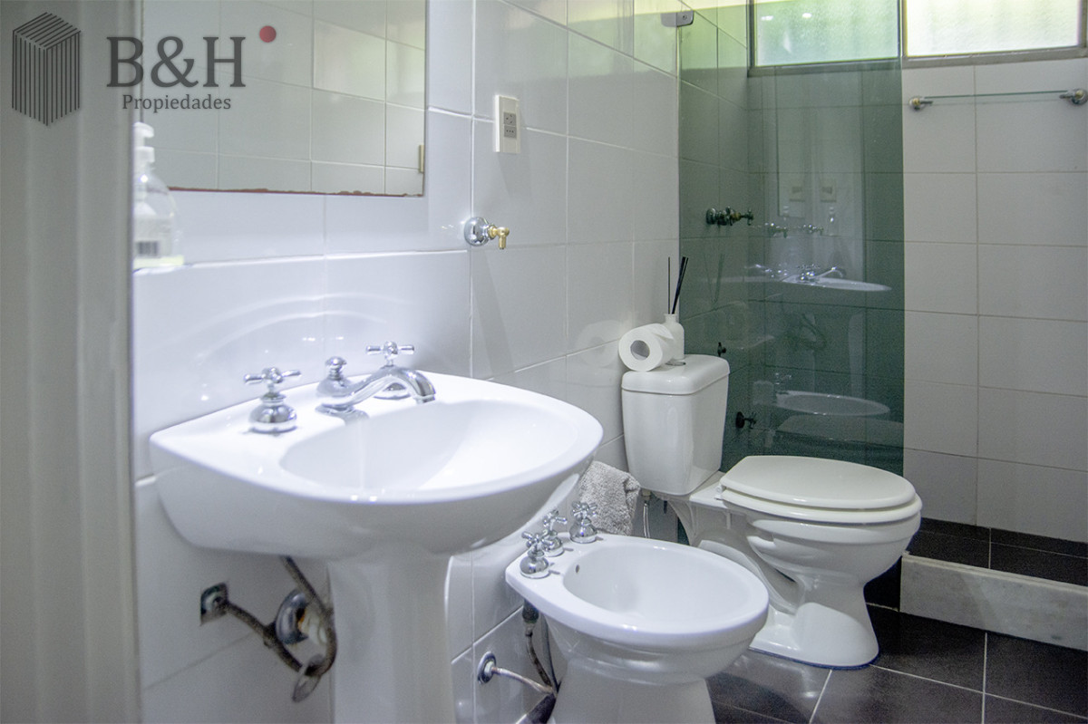 Casa ID.6619 - Excelente chalet de 5 dormitorios en venta a pasos de Playa Mansa Punta del Este
