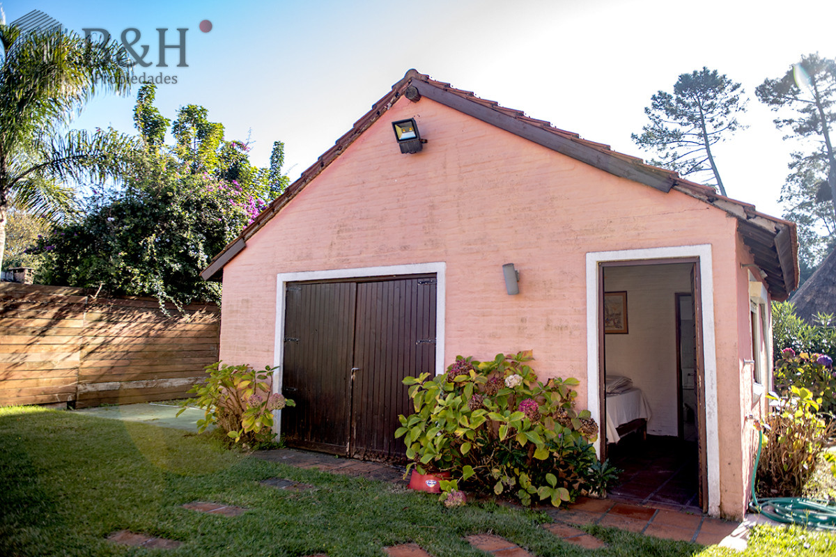 Casa ID.8024 - Muy linda casa en venta, zona inmejorable, 3 dormitorios y servicio