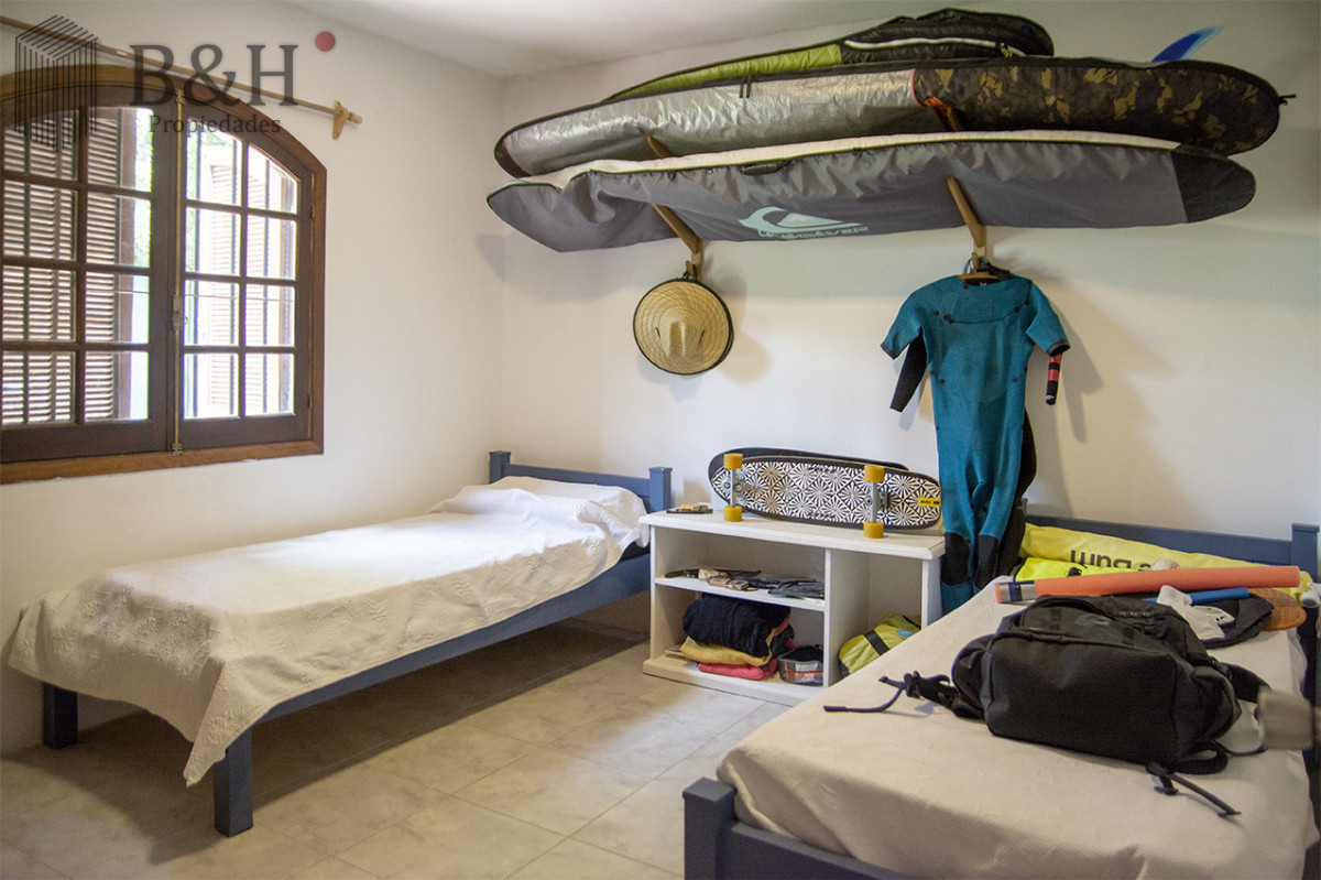 Casa ID.6619 - Excelente chalet de 5 dormitorios en venta a pasos de Playa Mansa Punta del Este