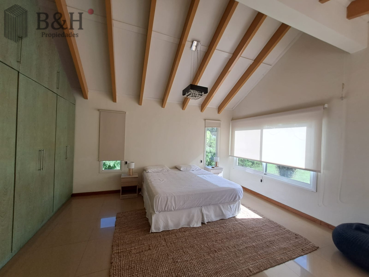 Casa ID.4229 - Espaciosa Casa en Barrio Privado de 6 dorm y piscina en Punta del Este