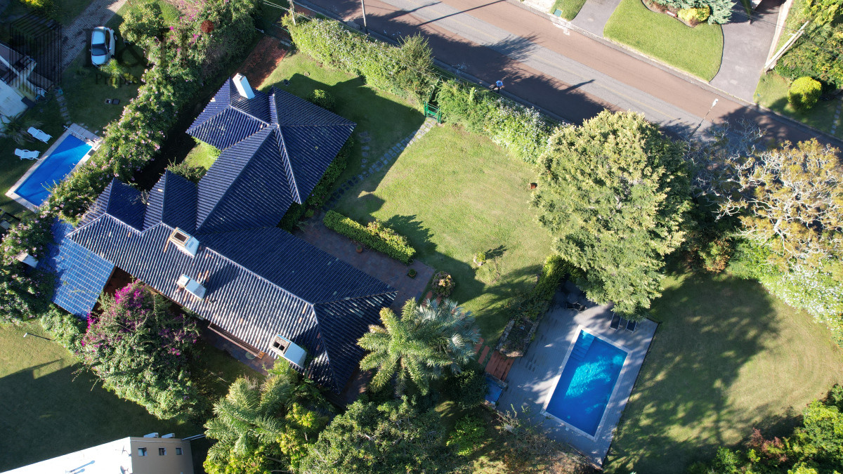 Casa ID.4237 - Espectacular casa en Playa Mansa, a metros del mar. Punta del Este