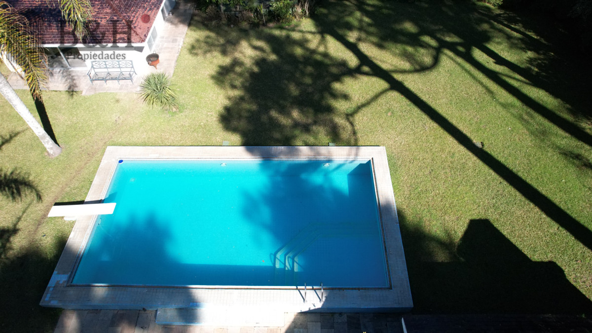 Casa ID.4236 - Muy buena propiedad en venta, 5 dormitorios en barrio Cantegril, Punta del Este 