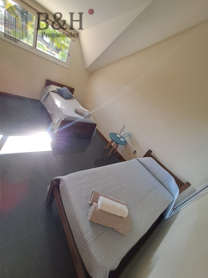 Casa ID.4229 - Espaciosa Casa en Barrio Privado de 6 dorm y piscina en Punta del Este
