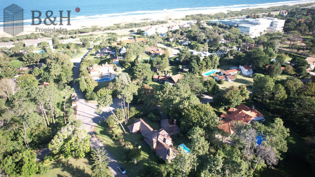 Casa ID.4218 - Hermosa mansión en Golf de 6 dormitorios , Punta del Este