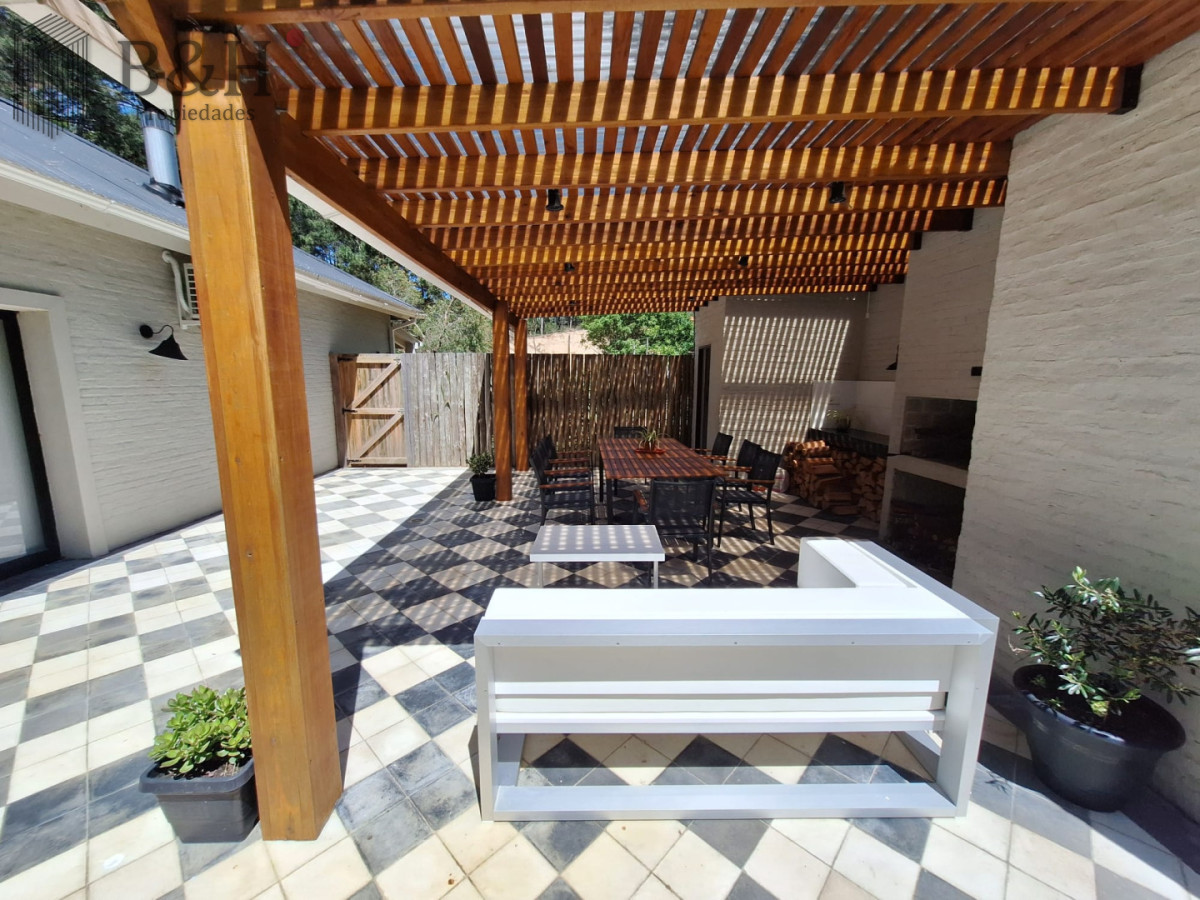Casa ID.6000 - Vende casa de 3 dormitorios con fondo al Club de Golf, Punta Ballena