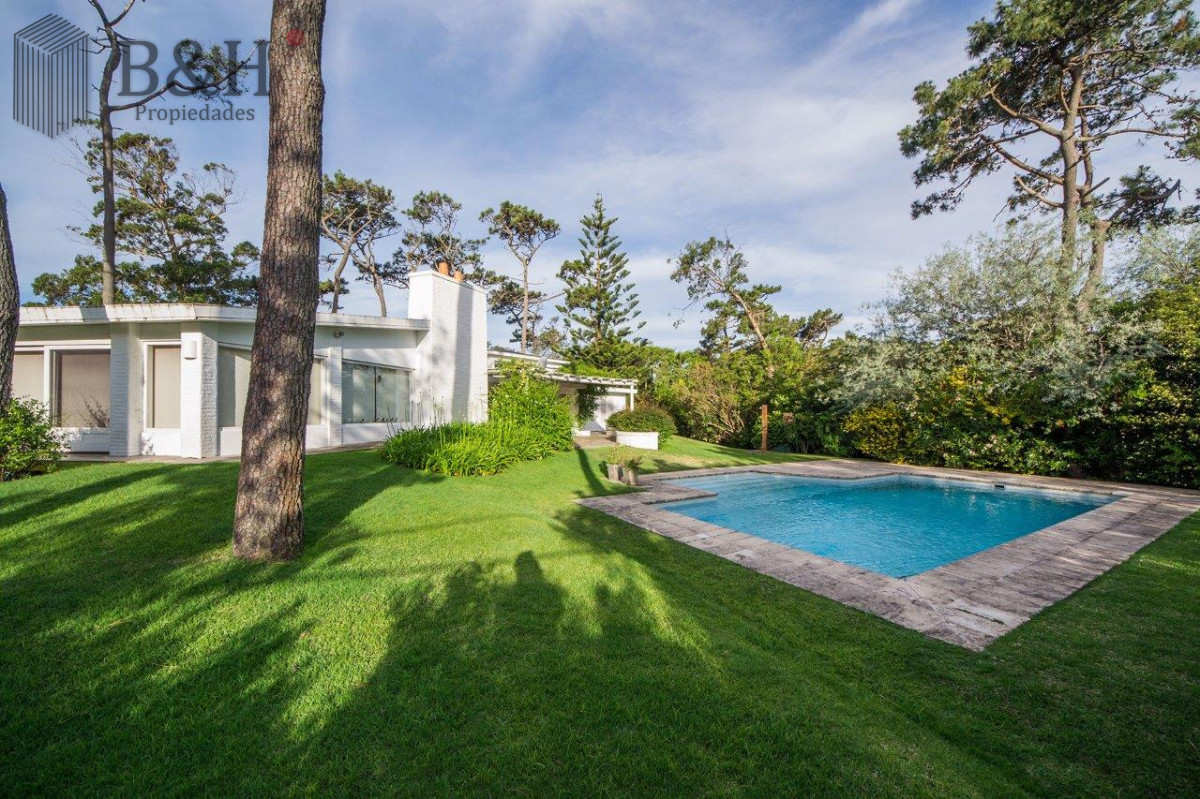 Casa ID.542 - Casa en venta de 5 dormitorios a metros del mar 