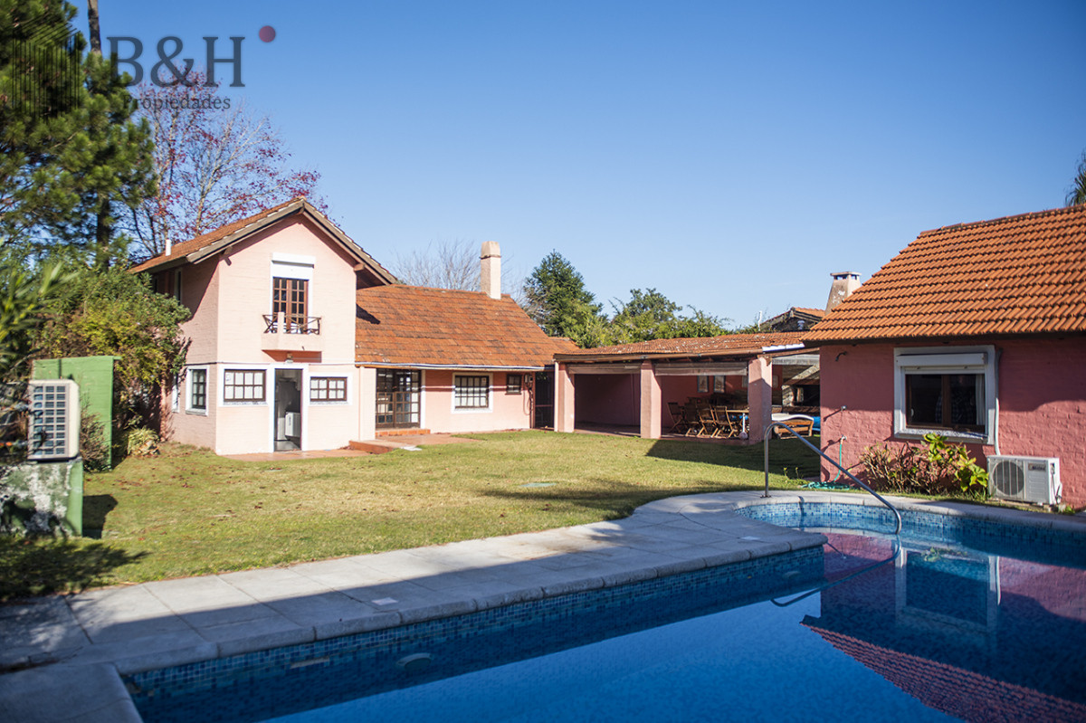 Casa ID.8024 - Muy linda casa en venta, zona inmejorable, 3 dormitorios y servicio