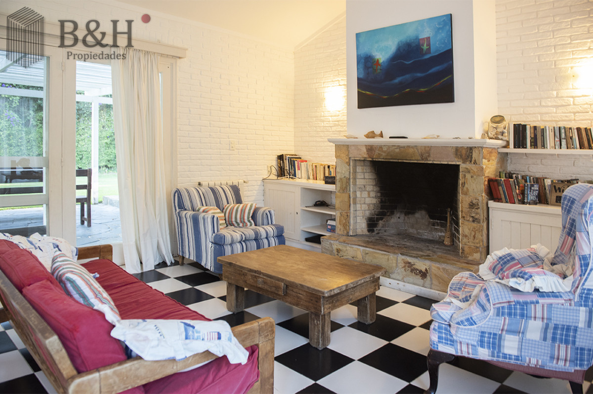 Casa ID.4215 - Vende casa en Brava, Punta del Este, de 5 dormitorios.
